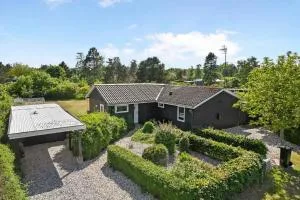 Lovely Cottage Full Of Holiday Atmosphere - Kramnitse