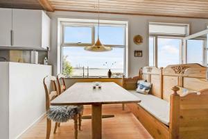 Exclusive Location At The Waters Edge