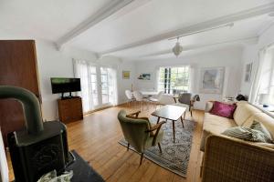 Charming Cottage Near The Beach