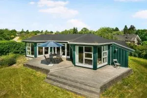 Scenic Summer House Near Quiet Lapping Waves - Sæby