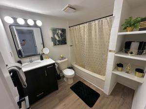 Deluxe 2BD Movie Apartment in Port Dover