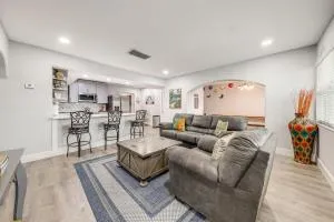 1 Mi to Beach Sunny Lantana Cottage with Pool! - Atlantis