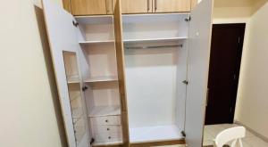 Decent Room with Balcony Near Mall of the Emirates