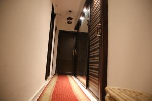 Females only Private bedroom stay with me Rehab city