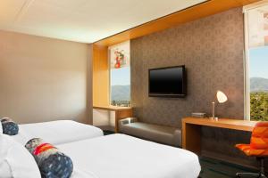 Aloft, Guest room, 2 Queen room in Aloft Ontario-Rancho Cucamonga