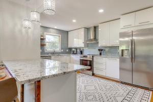 Fire Pit and Kayaks Lake Oconee Waterfront Escape!