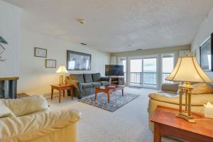 Lincoln City Condo Pool Access, Walk to Beach!