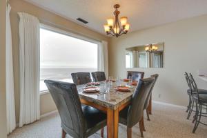Lincoln City Condo Pool Access, Walk to Beach!