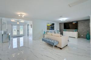 Pool and Spa Luxe Home in Naples!
