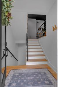 Lux East Nash-Awesome Location- 30 plus days