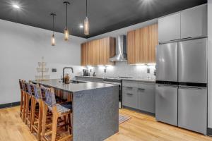 Lux East Nash-Awesome Location- 30 plus days