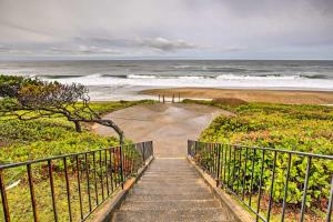 Lincoln City Oceanfront Condo, Near Lincoln Beach!