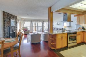 Lincoln City Oceanfront Condo, Near Lincoln Beach!