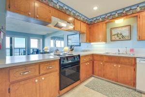 Cozy Oregon Resort Condo - Steps to Lincoln Beach!