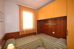 Seaside comfort flat with modern amenities