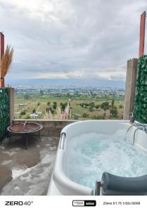 Glamping con jacuzzi en Latacunga