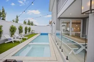Hamptons in Torquay - 5 bath, Pool, Spa & Theatre! - 安吉西