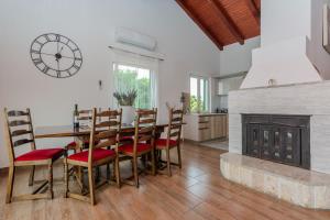 Family friendly house with a parking space Zaton, Zadar - 23570