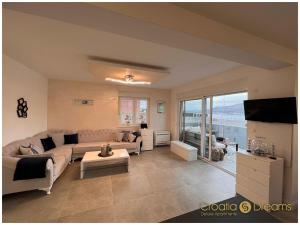Oceanview Deluxe penthouse apartment with 89m2 living space 90m2 roof terrace