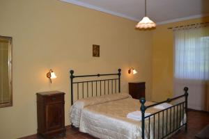 Large apartment with shared swimming pool in Crete Senesi