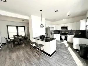 Fully Renovated Modern 4Bedroom 3Bath Home Close to Downtown Cleveland Fully Furnished - Parma