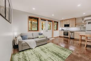 Ensuite 08 - A Newly Remodeled Studio - A Perfect Romantic Getaway