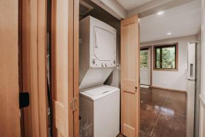 Ensuite 08 - A Newly Remodeled Studio - A Perfect Romantic Getaway