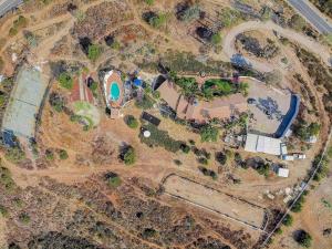 Private Home on 10 Acres - Heated Salt Pool & Jacuzzi, Mountain & City Views, Horseshoes, Basketball, BBQ, Golf Putting, Foosball, Croquet, Bose Stereo, White Cotton Bedding - Hilltop Hacienda, Pool Heat Optional