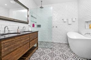 Lakeview Retreat on the Esplanade