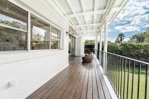 Stylish 6BR Strathfield House Tennis & Fun Games