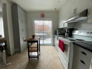 Fabulous House 2 Levels 5 rooms fully renovated next metro