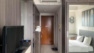 Comfy and Stunning Studio at Signature Park Grande Apartment By Travelio