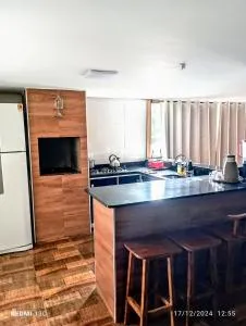 CASA ACONCHEGANTE 1 QUADRA da PRAIA - 曼吉纽斯