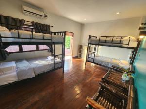 Blue Moon House - A budget hostel for easy travellers