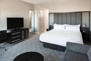Deluxe King Room room in Renaissance Boston Patriot Place Hotel
