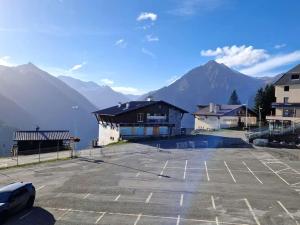 Appartements T2 confortable pour 4 pers avec balcon sud et parking a 1700m d-altitude - FR-1-457-362 : Appartement