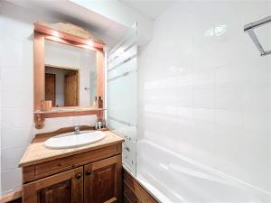 Appartement confortable avec terrasse, parking et piscine - FR-1-267-305