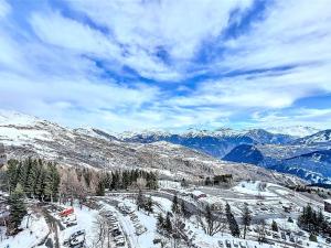 Studio skis aux pieds, accès piscine, centre proche - FR-1-267-306