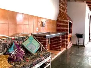 Casa Grande Com Churrasqueira E Garagem - Fonseca