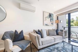 Indigo Breeze - Explore the Heart of North Melbourne
