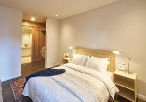 Caluce Apt 4B by Letoh