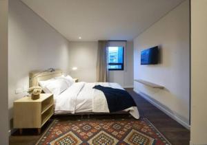 Caluce Apt 4B by Letoh