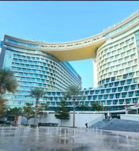 1 Bedroom by the beach with free Rooftop pool access