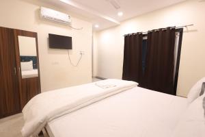 Hotel ASV Grand Gumti no 5 kanpur