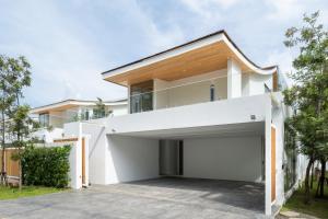 Modern Masterpiece with Tropical Flair! 5BR Villa Trinity C4