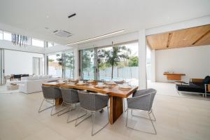 Modern Masterpiece with Tropical Flair! 5BR Villa Trinity C4