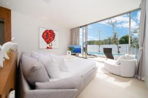 Modern Masterpiece with Tropical Flair! 5BR Villa Trinity C4