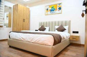 Collection O Ram Mandir Ayodhya Formerly Hotel Aarambh