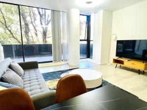 Sydney resort style condo 3 pools