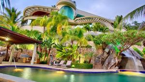 Luxury Beach Frontage Villa For Rent